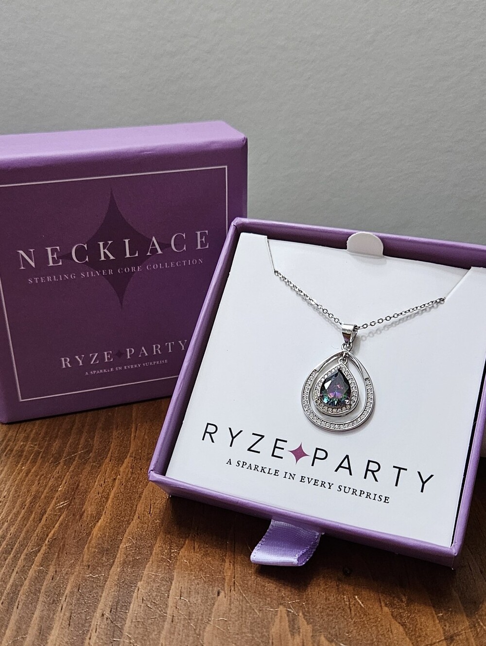 ●Ryze●•Sterling Silver Necklace• Mystic Crystal Center Stone 18" N7-1367